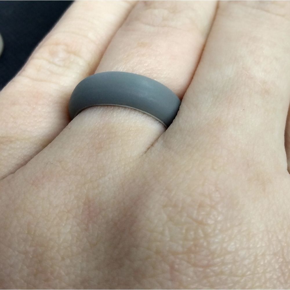 Grey silicone simplistic ring size 5.5‎